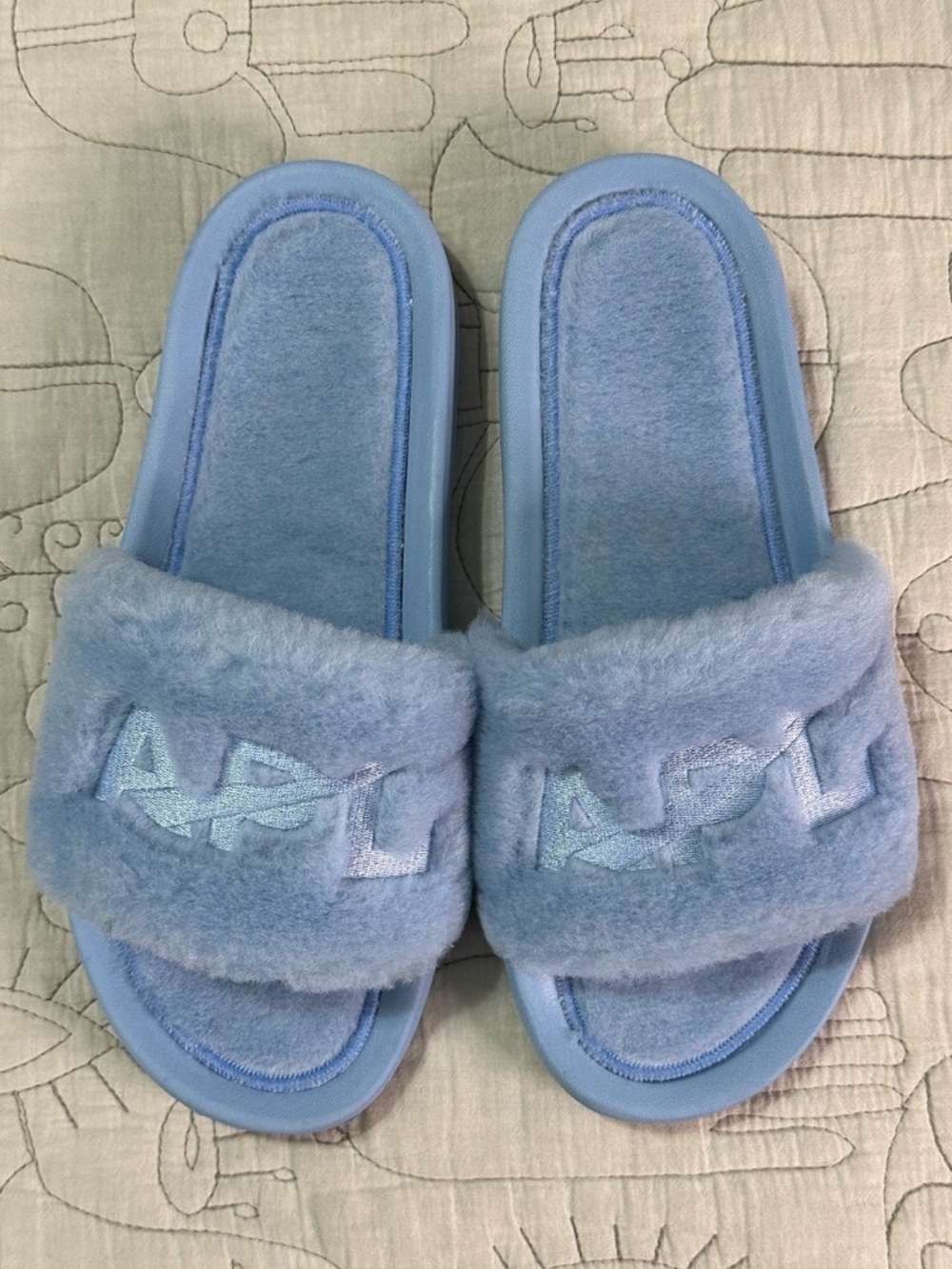 APL Athletic Propulsion Labs Lusso Ice Blue Shearling Slides NIB 8